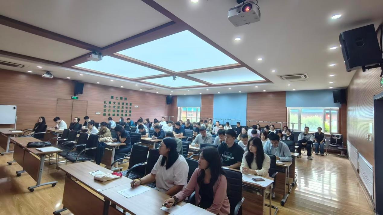 农业技术中心举办“树立和践行正确政绩观”专题学习党课